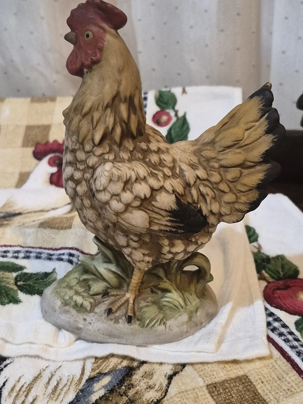 Vintage Homco Rooster & Hen Figurines 1446 & Franco Apple Dish Towels 4pc Lot